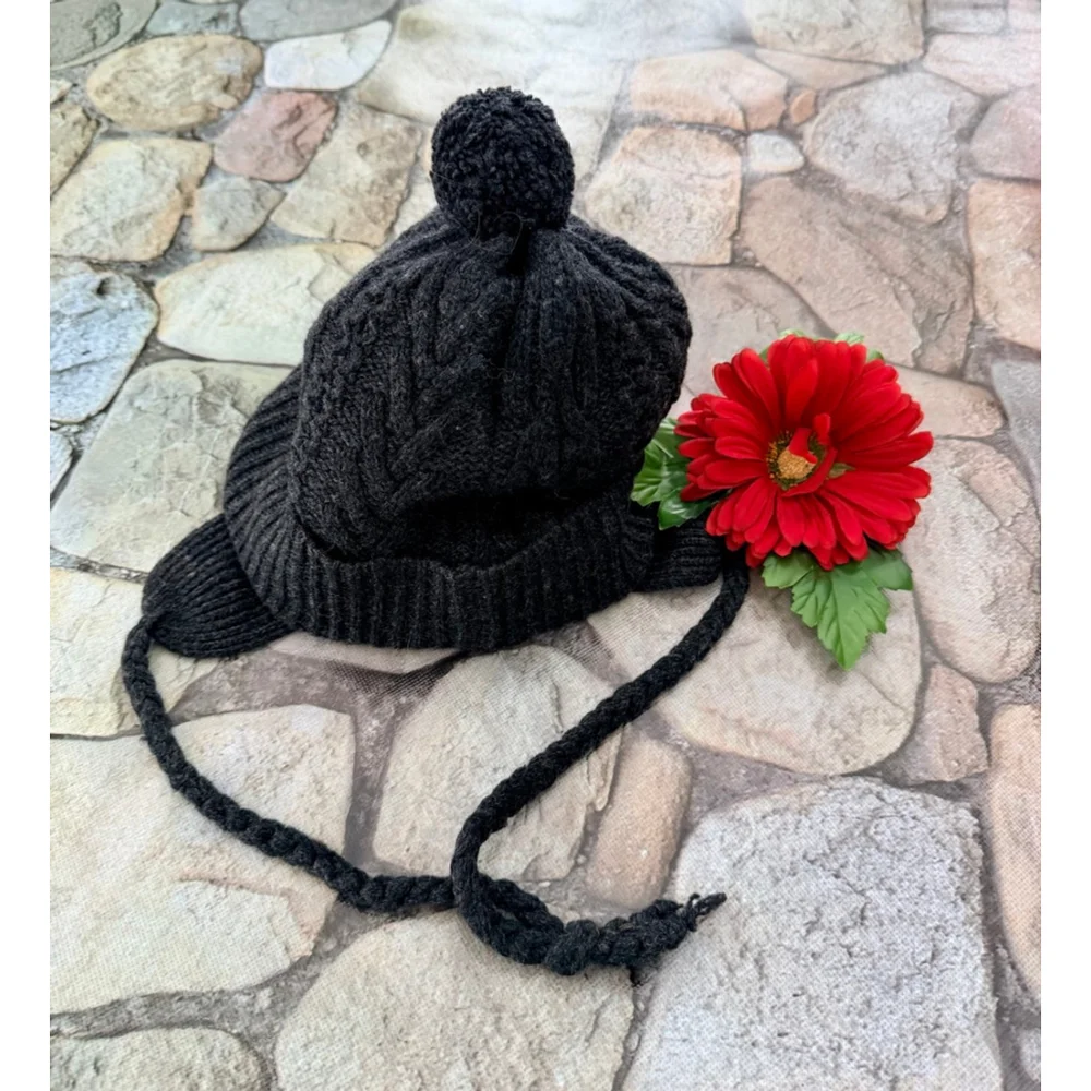 Gap Hat w/Flaps - Picture 2 of 4